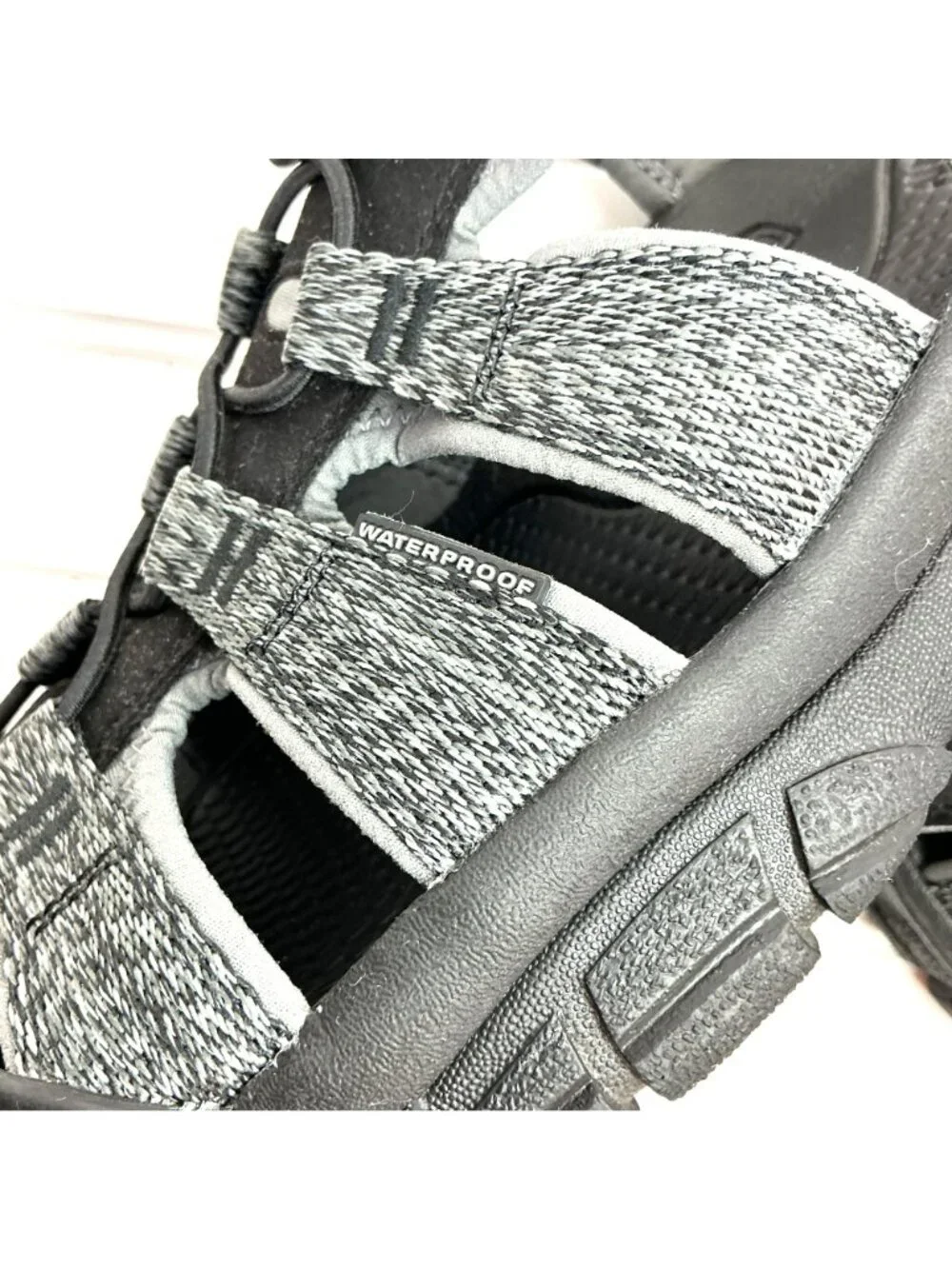 Keen Newport H2 Waterproof Hiking Sandals Mens12 Black & Gray
